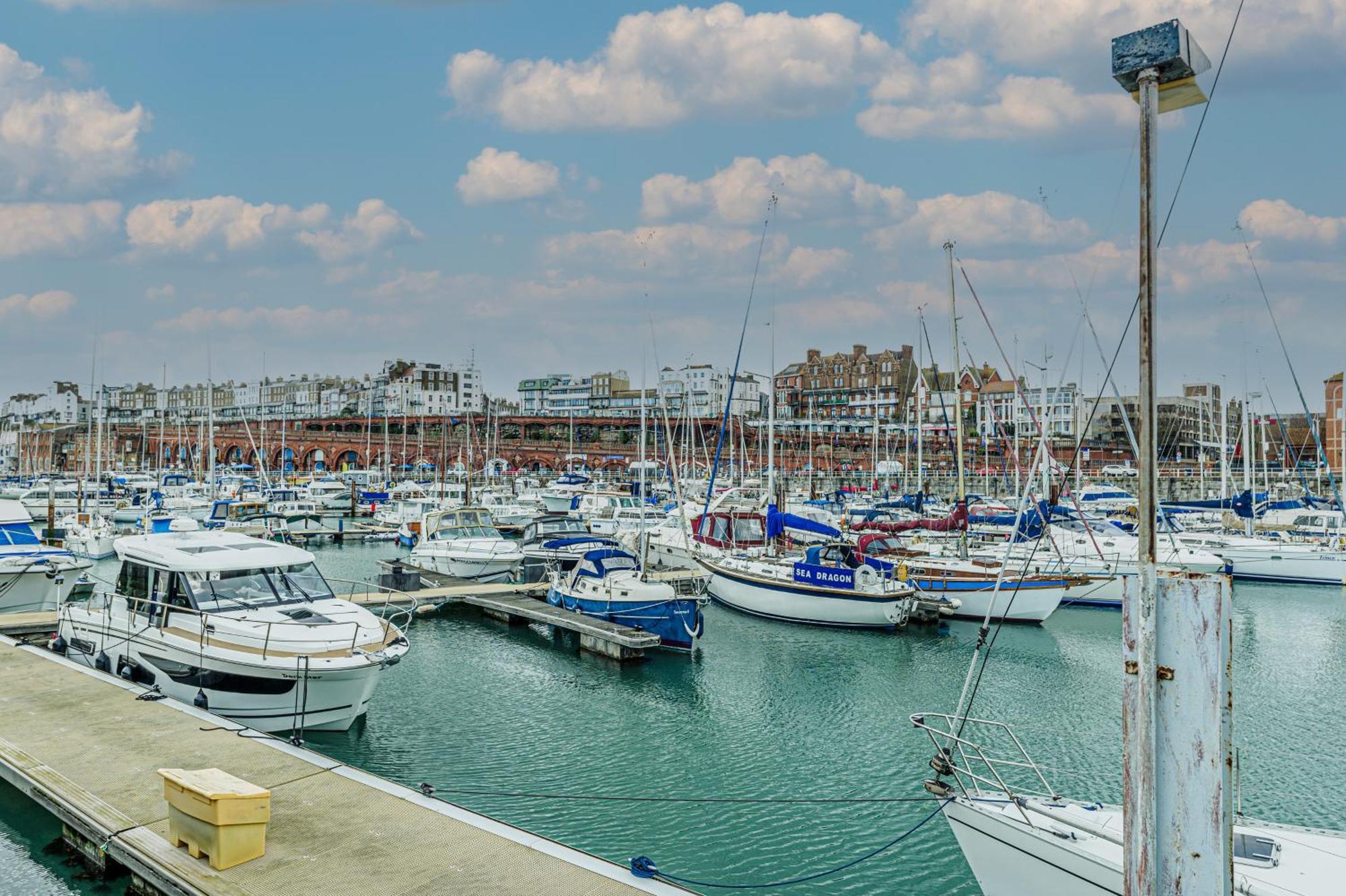 Modern Apartments In Vibrant Ramsgate Exterior photo